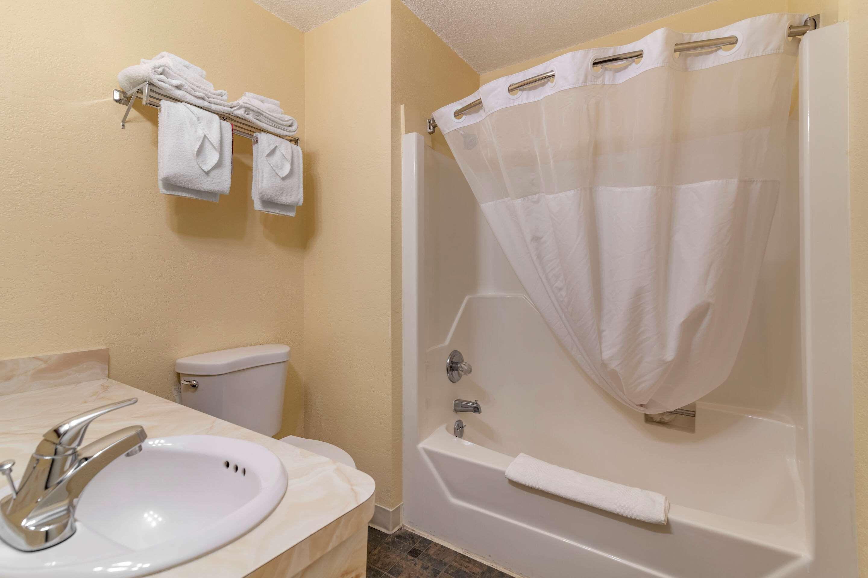 Rodeway Inn Lake George Outlets المظهر الخارجي الصورة